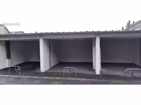 box couvert 14 m² – cour sécurisée