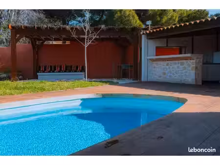 spacieux studio avec piscine et jardin - location uniquement septembre octobre et novembre