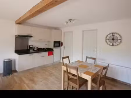 appartement rénové 40m² t2 avec extérieur et abri voiture