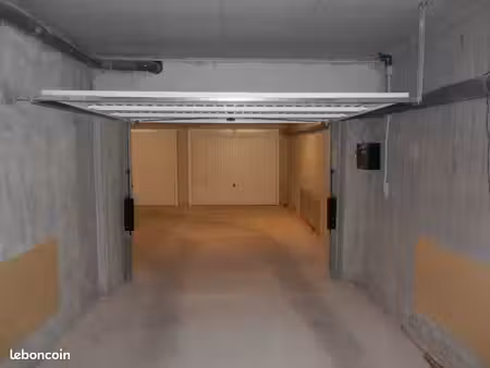 grand box auto-moto sécurisé à louer pour l’hiver a st marguerite
