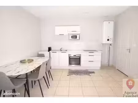 studio 1 pièce 28 m²