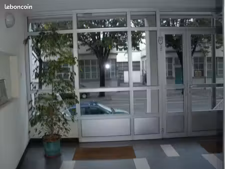 f3 à grenoble  avec parking privé