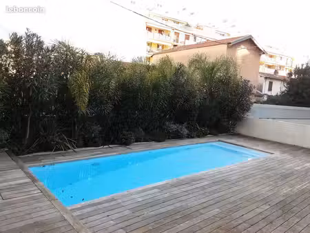 studio au pied des commodites avec terrasse et parking