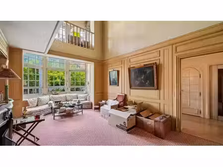 maison de luxe à vendre dans le quartier saint james-général koenig