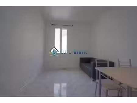 location meublée appartement 2 pièces 33 m² à beausoleil (06240)  1 031 €