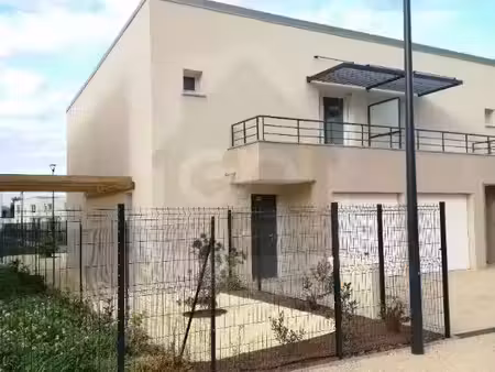 location maison 4 pièces 82 m² à le pontet (84130)