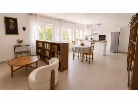 appartement vendu en viager de 4 pièces 90 m2 avec une rente viagère à 700 € mensuel à eta