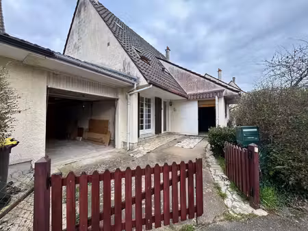 maison à louer - f6 avec garages dans résidence avec piscine