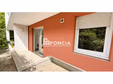 avignon - appartement t2 de 30 5 m² au rez-de-chaussée  avec terrasse et parking  dans une