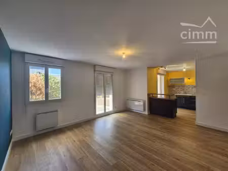 à vendre appartement 3 pièces de 65 m² dans le quartier administratif de blois.
