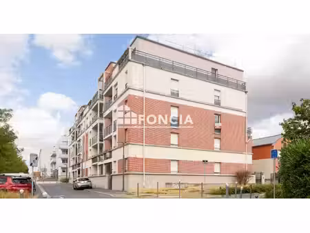 t2 recent avec terrasse et parking