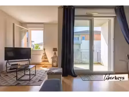 saint-sébastien sur loire : appartement t3 lumineux avec balcon  2 places de parking en so