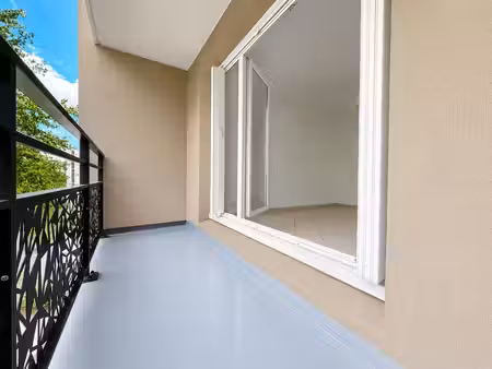 f3 lumineux et rénové au calme absolu  avec balcon et vue jardin
