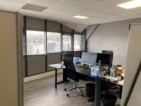 location bureaux 77m²