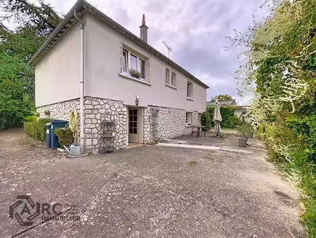 proche d'orléans - maison 6 pièces sur 2177m² de terrain.