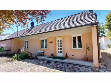 maison de plain-pied à louhans ? beau terrain de plus de 2000 m² et dépendance