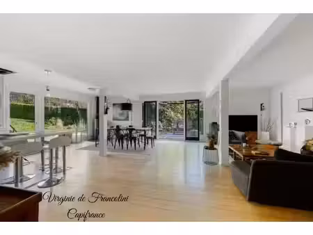 sucy-en-brie  maison d'exception  parcelle de 800m²  259m² au sol  4 chambres  3 terrasses