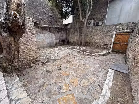 maison de village à rénover avec cour de 70 m²