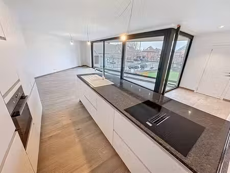 appartement neuf élégant au 1er étage avec 2 terrasses & 2 c