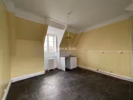 oloron - dans residence standing  bel appartement t3 avec place de parking -