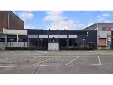 bâtiment commercial avec showroom et entrepôts à louer bruss