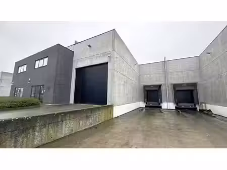 entrepôt avec quai de chargement et bureau à louer à mechel