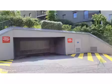 parking/box 1 pièce 15 m²