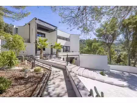 maison de luxe à vendre dans le quartier le charrel-camp major-saint mître