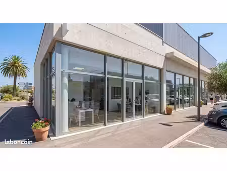 local commercial loué