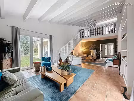 maison 7 pièces 202 m²