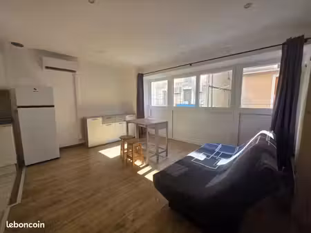 studio 1 pièce 28 m²