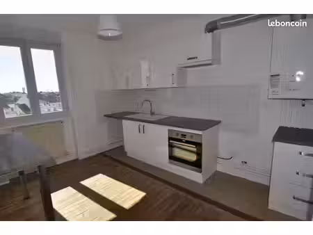 adorable t3 dernier étage de 70 m2 rue de belgique