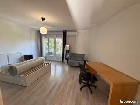 f1 bail étudiant meublé à louer montpellier