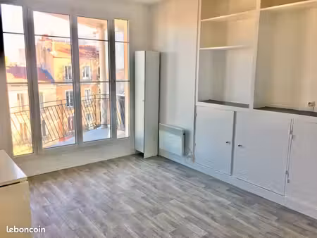 loue 2 pièces + terrasse à 150m du métro montreuil-hôpital ligne 11