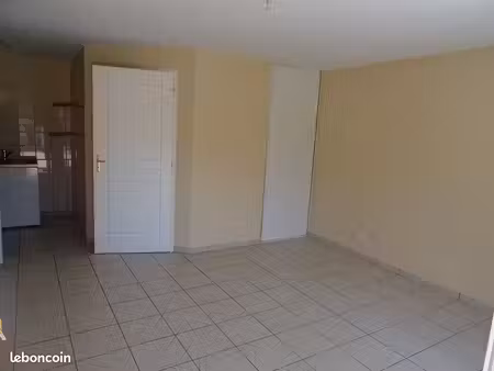 soumoulou centre studio de 25 m² + terrasse
