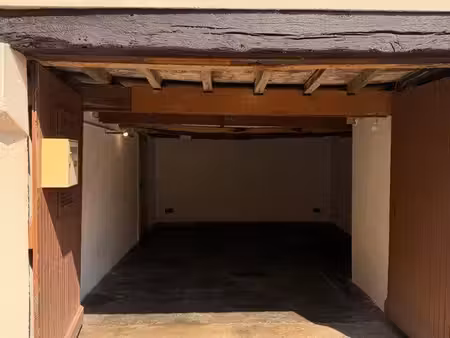 grand garage 30 m² avec wc et électricité