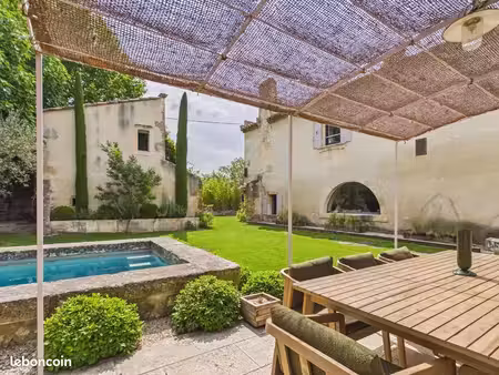 mas 6 pièces 260 m²