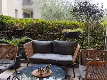 t2 résidence récente  terrasse + parking sous terrain 100