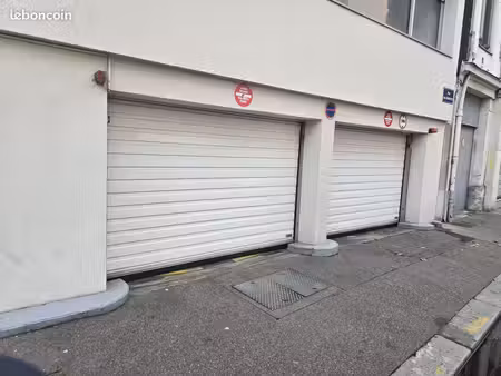 place de parking place de henry iv libre de suite
