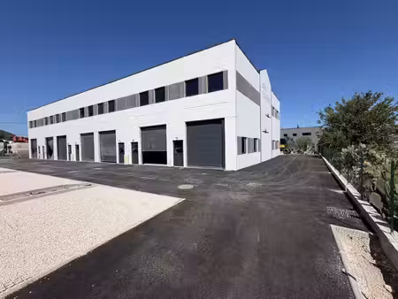 local commercial avec bureau