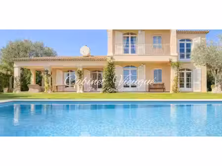 villa avec piscine en bord de mer grimaud (83)