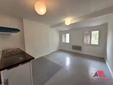 location appartement 2 pièces 28.9 m² à aix-en-provence (13090)  800 €