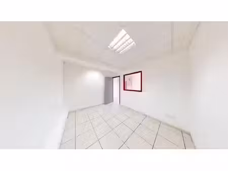 location locaux professionnels 0 pièces 10 m² à fort de france (97200)  450 €