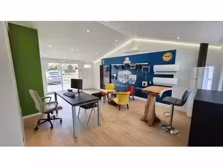 location locaux professionnels 1 pièce 33 m² à lagord (17140)  1 320 €