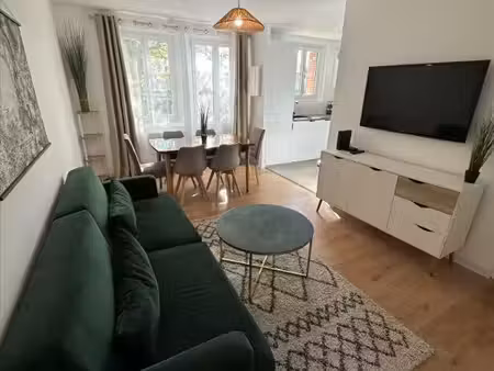 30.gard.nimes. appartement traversant de 62 m² entièrement rénové. luminosité  confort et 