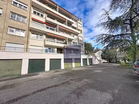 à vendre ? garage fermé (box) en copropriété ? écully centre