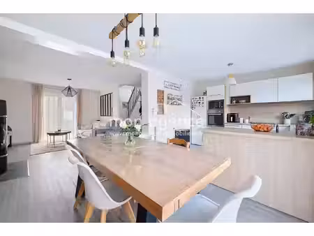 maison familiale 6 chambres avec garage et terrain clos de 998 m²