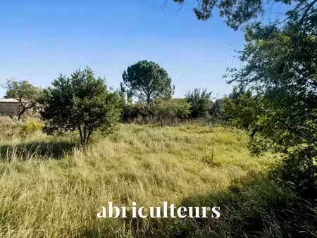 terrain constructible 1400m² à eguilles
