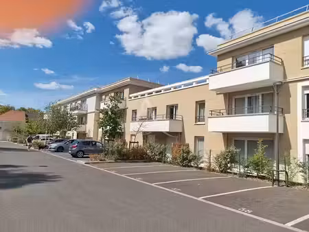location meublée appartement 3 pièces 60 m² à combs-la-ville (77380)  1 150 €