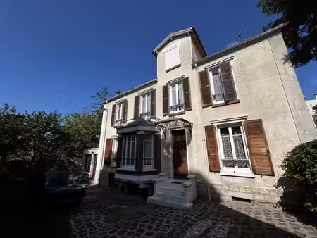 à 500 m du rer et de la mairie - maison du xixe s. à rénover